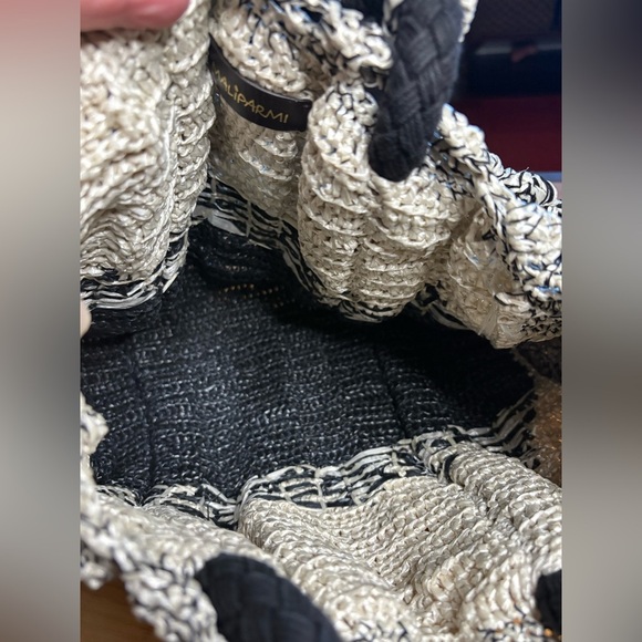 EUC Maliparmi- Stylish Black and Cream Woven Bag - Picture 4 of 11